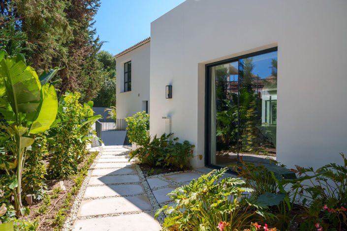 Image No.45-5 Bed Villa for sale