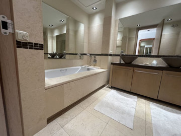 12-53013098fcab6c38b1379cd33298e050