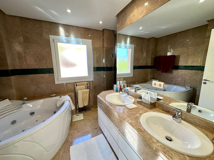 Image No.23-2 Bed Apartment for sale