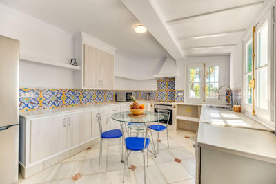 8-e64a9055bba3e77ac8aca3b893cdf826