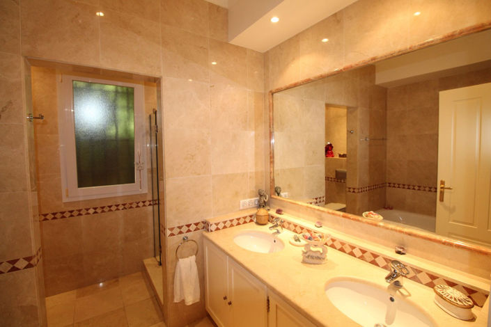 Image No.25-Villa de 4 chambres à vendre à Malaga