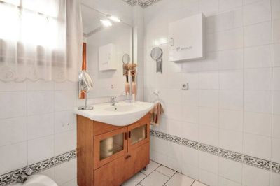 10-bb915d1cb19341576dcdc994b81ab9c5