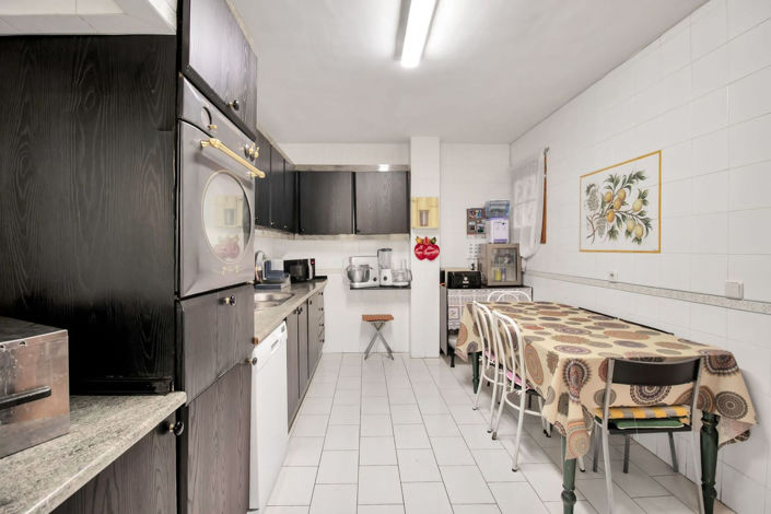 Image No.23-5 Bed Apartment for sale