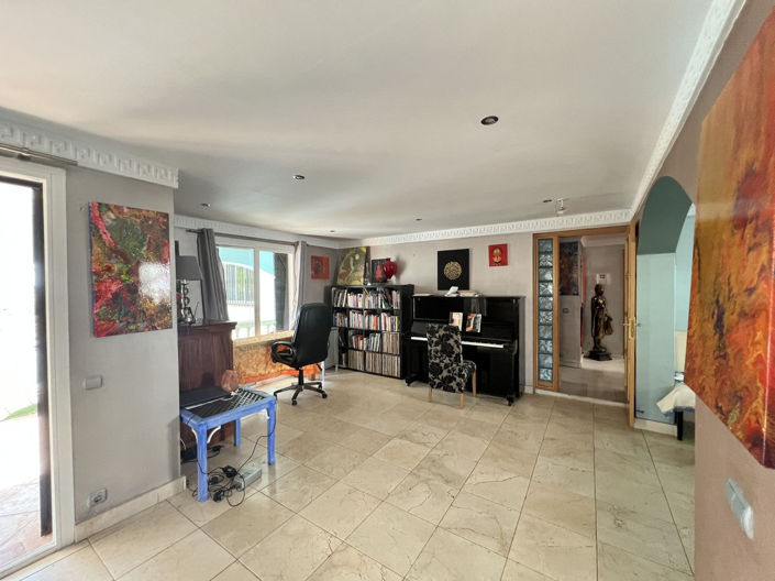 Image No.13-5 Bed Villa for sale