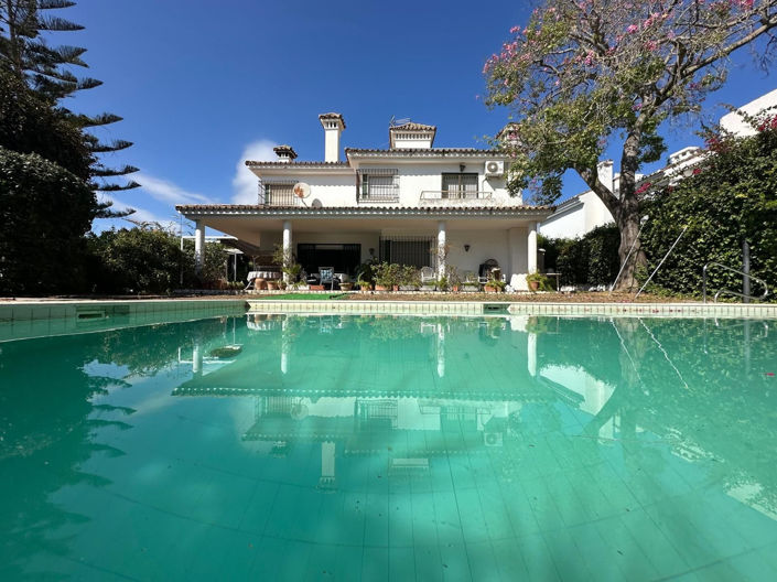 Image No.2-Villa de 5 chambres à vendre à Marbella