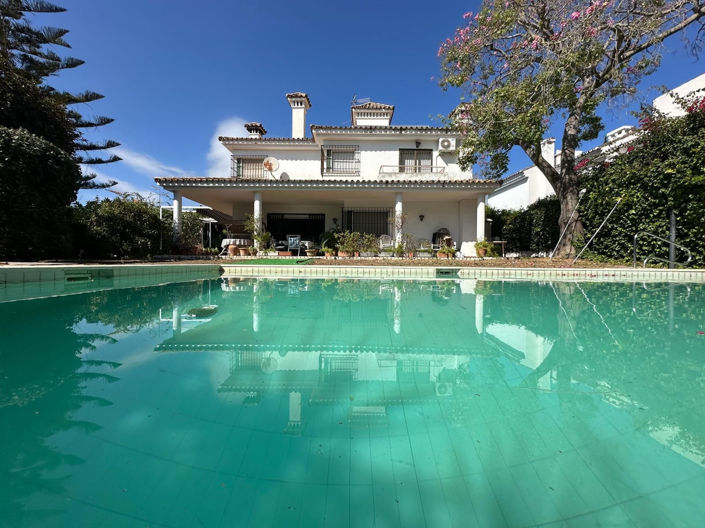 Image No.2-Villa de 5 chambres à vendre à Marbella