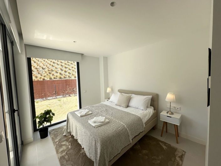 Image No.21-3 Bed Apartment for sale