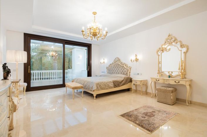 Image No.11-7 Bed Villa for sale