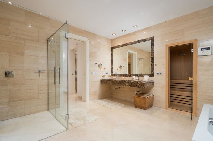 Image No.12-7 Bed Villa for sale