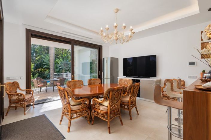 Image No.4-7 Bed Villa for sale