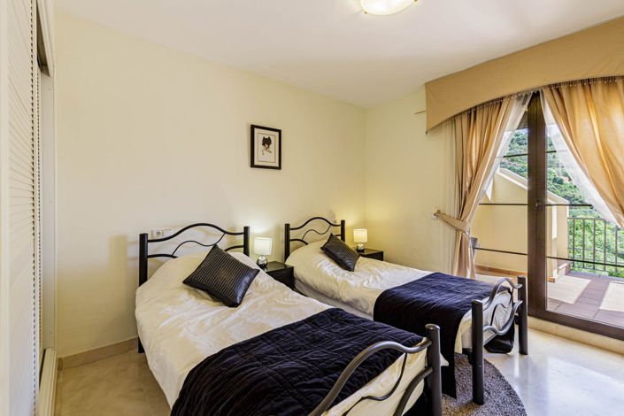 Image No.10-3 Bed Apartment for sale