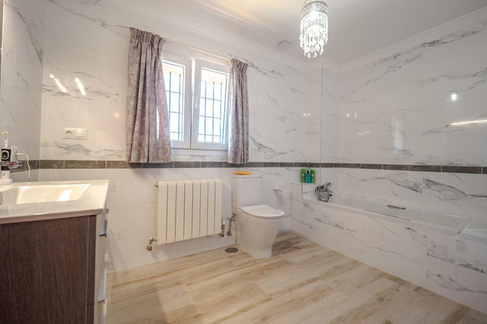 Image No.31-5 Bed Villa for sale