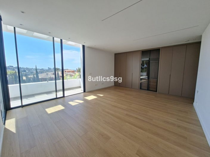 Image No.12-6 Bed Villa for sale