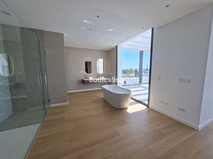 Image No.13-6 Bed Villa for sale