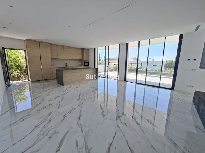 Image No.9-6 Bed Villa for sale