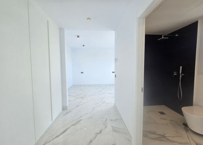 Image No.18-4 Bed Villa for sale