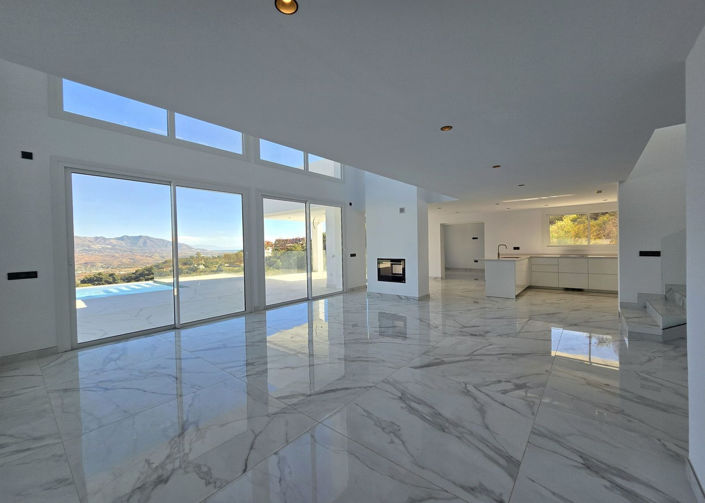 Image No.2-4 Bed Villa for sale