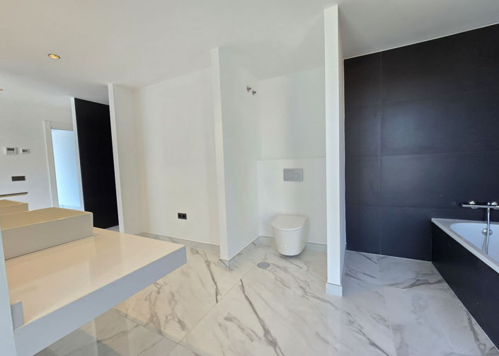 Image No.26-4 Bed Villa for sale