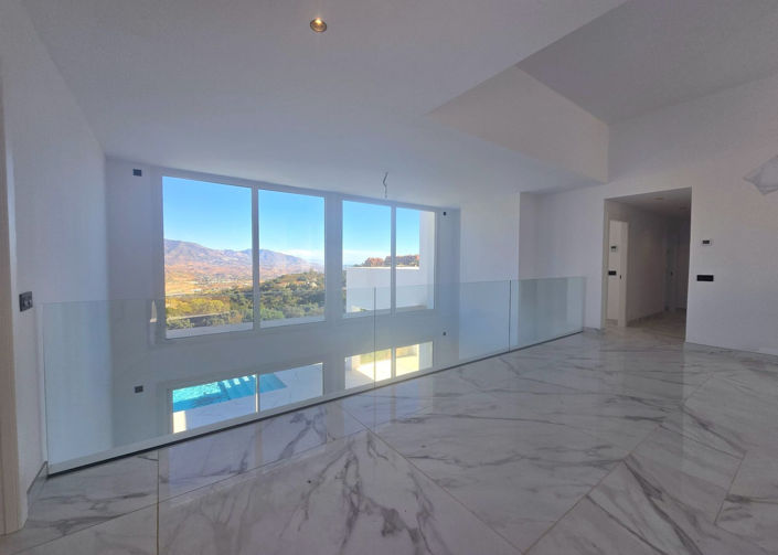 Image No.3-4 Bed Villa for sale