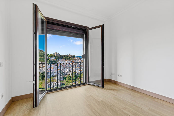 Image No.24-3 Bed Townhouse for sale