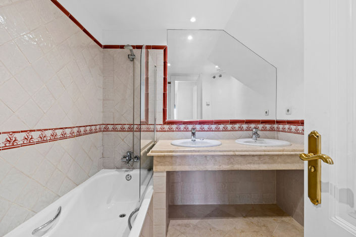 Image No.8-3 Bed Townhouse for sale