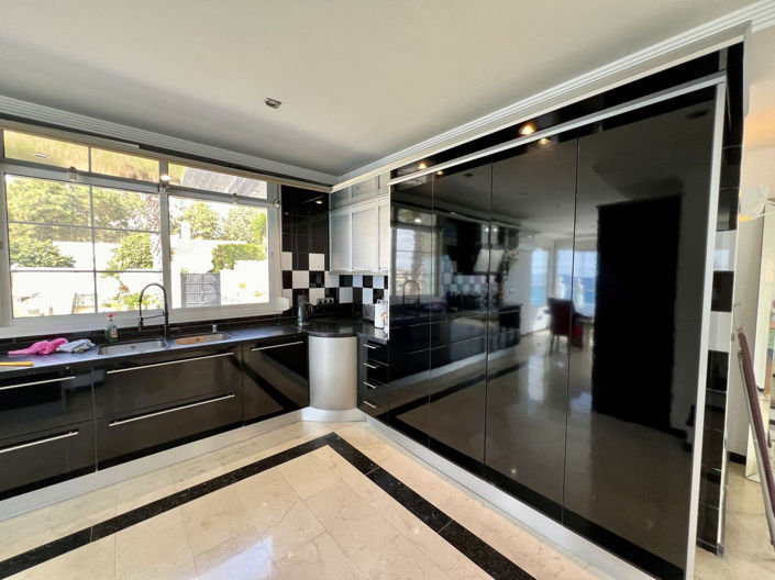 Image No.9-5 Bed Villa for sale