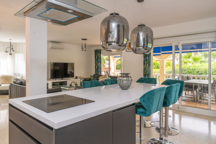 Image No.4-4 Bed Villa for sale