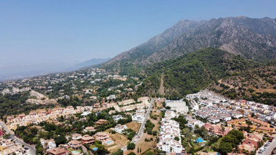 10-bb915d1cb19341576dcdc994b81ab9c5