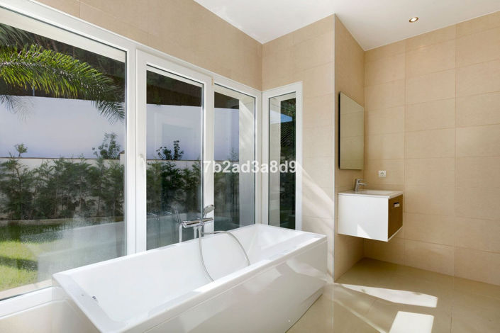 Image No.18-6 Bed Villa for sale