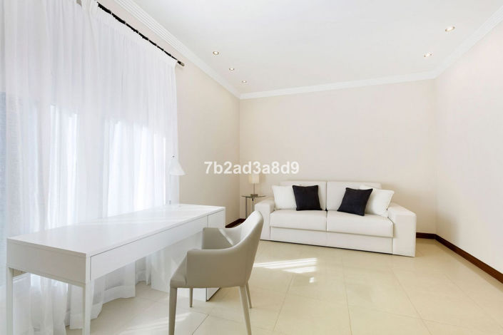 Image No.20-6 Bed Villa for sale