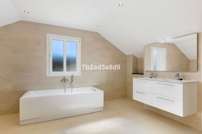 Image No.22-6 Bed Villa for sale