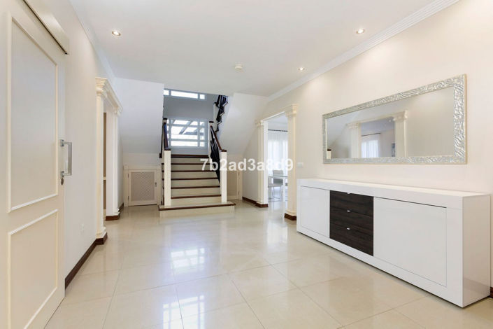 Image No.8-6 Bed Villa for sale