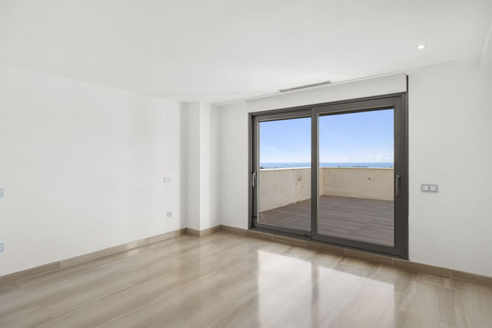 Image No.24-3 Bed Apartment for sale