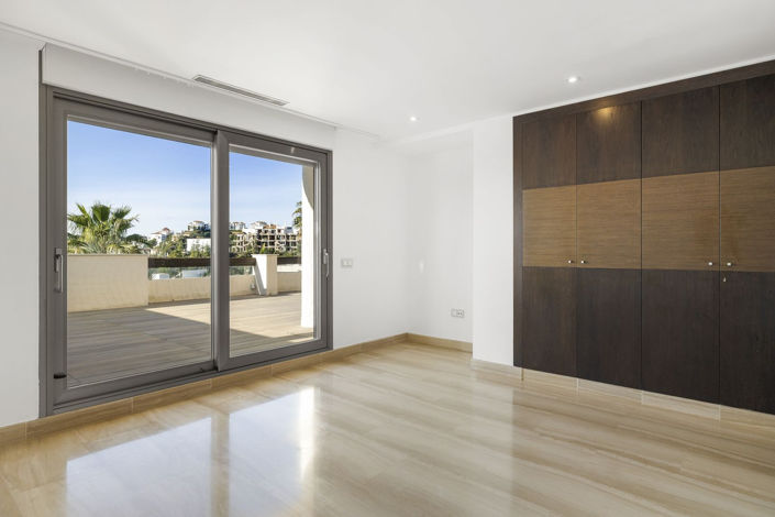 Image No.25-3 Bed Apartment for sale