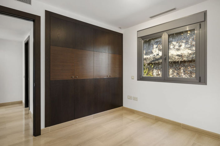 Image No.27-3 Bed Apartment for sale