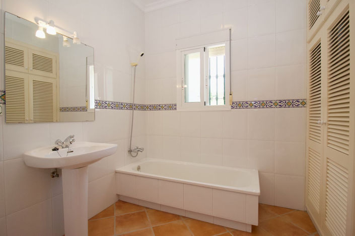 Image No.30-3 Bed Villa for sale