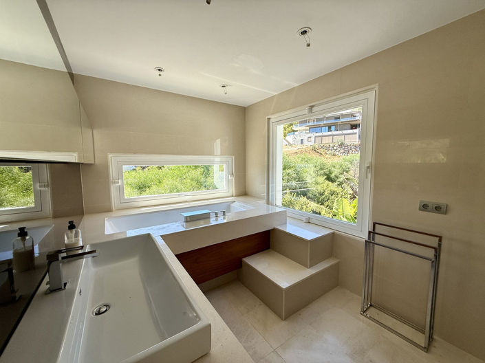 Image No.32-4 Bed Villa for sale