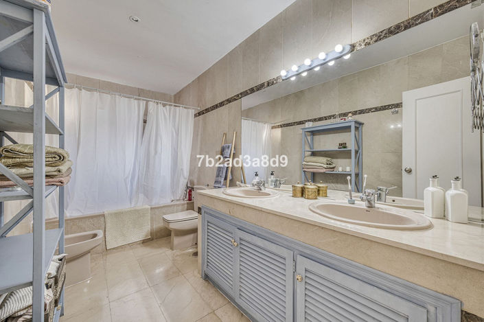 Image No.20-5 Bed Apartment for sale