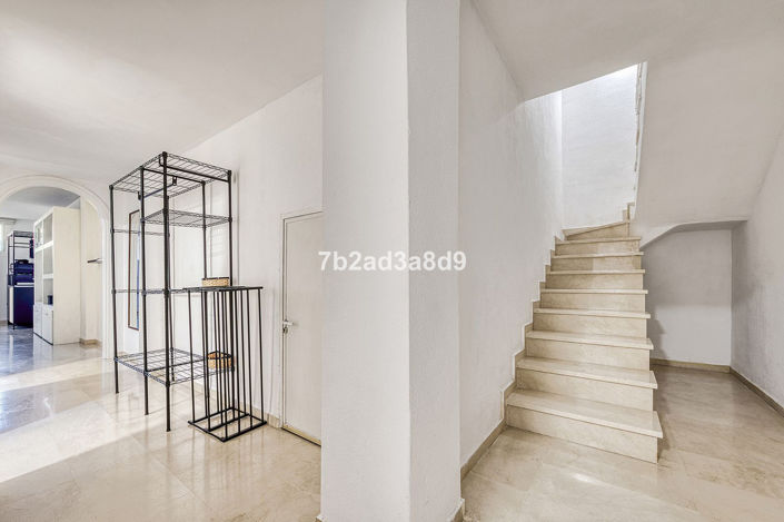 Image No.35-5 Bed Apartment for sale