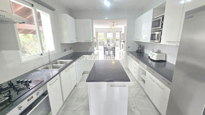 11-20939a0134ad724a8cb2a801094d15a4