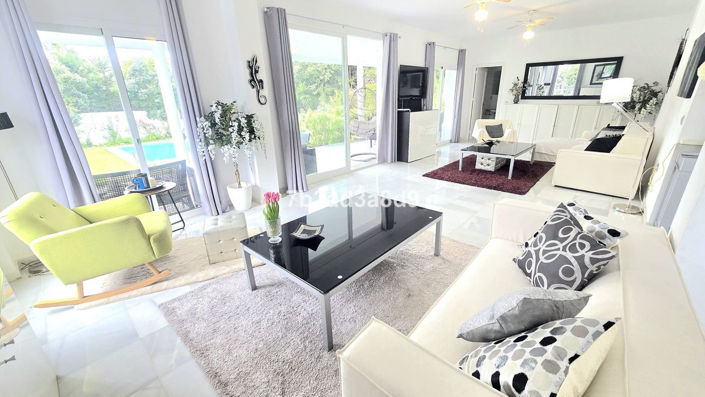 Image No.12-8 Bed Villa for sale