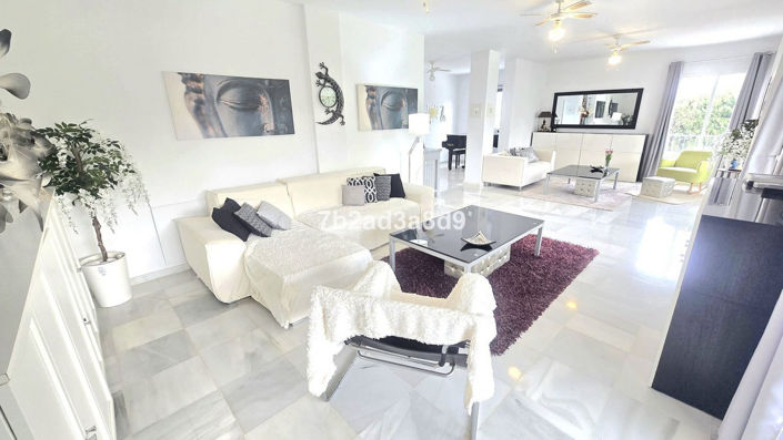 Image No.13-8 Bed Villa for sale