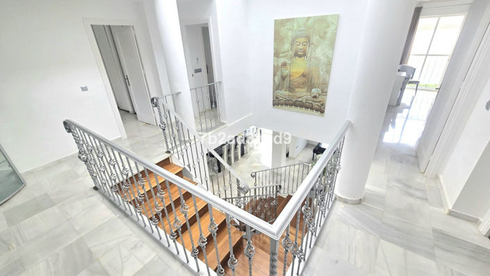 Image No.15-8 Bed Villa for sale