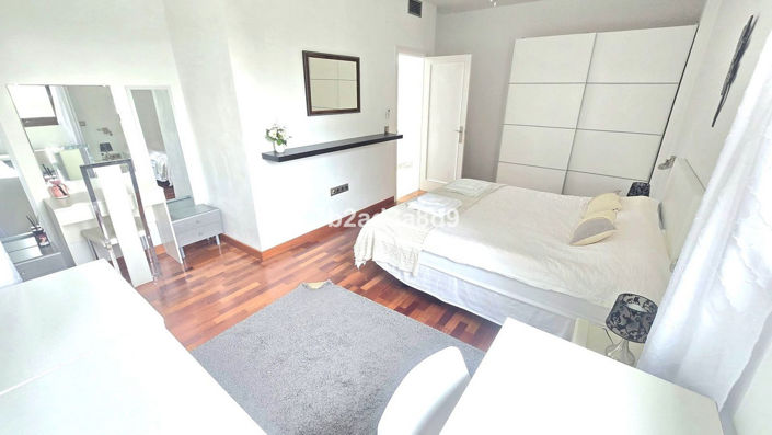 Image No.18-8 Bed Villa for sale