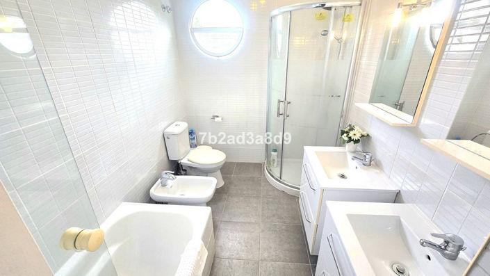 Image No.25-8 Bed Villa for sale