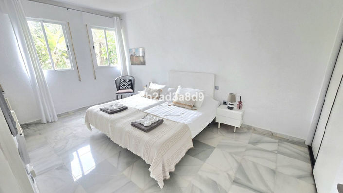 Image No.27-8 Bed Villa for sale