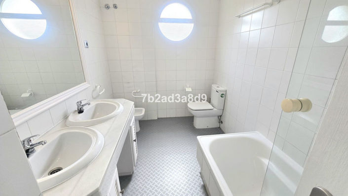 Image No.28-8 Bed Villa for sale