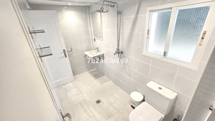 Image No.30-8 Bed Villa for sale