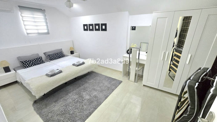 Image No.35-8 Bed Villa for sale