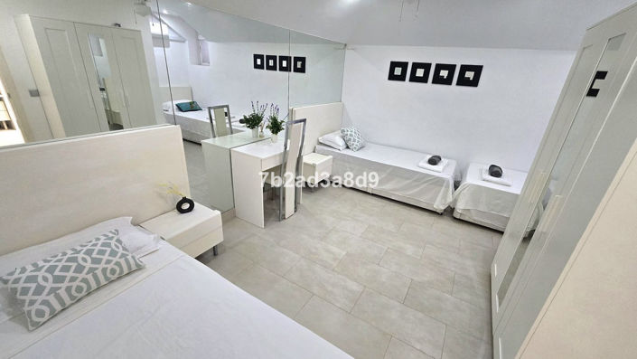 Image No.36-8 Bed Villa for sale